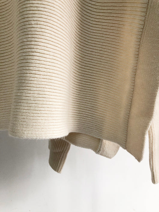 Suéter Tejido de Diseño Irregular - Image 10