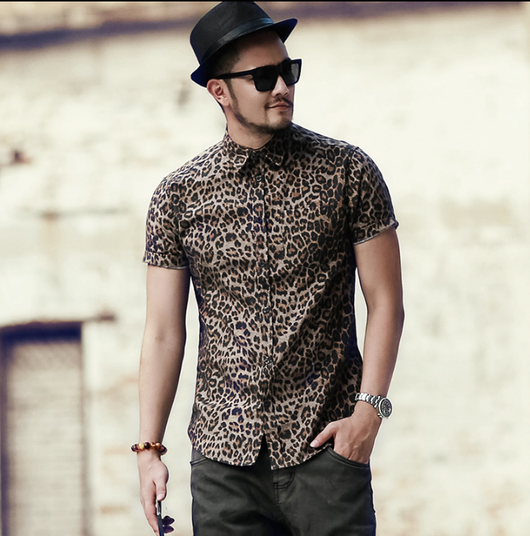 Camisa Casual Estampado Leopardo Slim Fit Manga Corta para Hombre