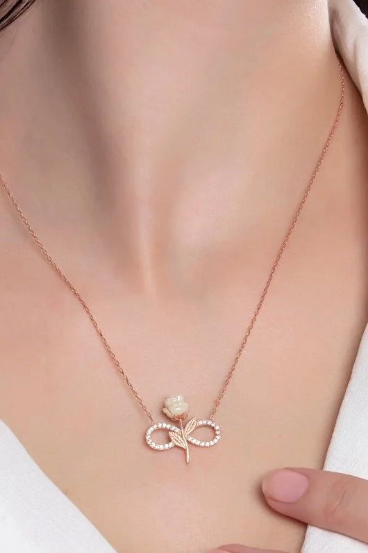 Collar Infinito Rosa Blanca en Plata 925 con Baño de Oro Rosado y Circonita