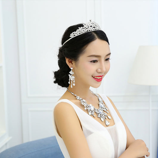 Sparkling rhinestone and crystal bridal jewelry set with a statement necklace and matching chandelier earrings. - Image 4