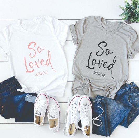 Playera SO LOVED con Alfabeto Inglés para Hombre y Mujer