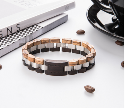 Pulsera de Madera de Sándalo con Lettering - Joya de Moda Artesanal - Image 3