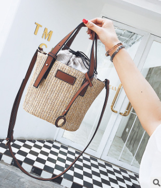 Bolsa de Playa Tejida a Mano con Contraste de Colores - Bolso Cilíndrico de Paja