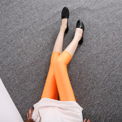 Leggings Brillantes de Siete Puntos - Colores Sólidos Efecto Brillo - Image 15