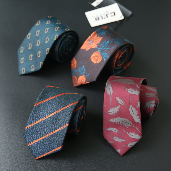 Corbata y Traje Ejecutivo a Rayas Estilo Retro