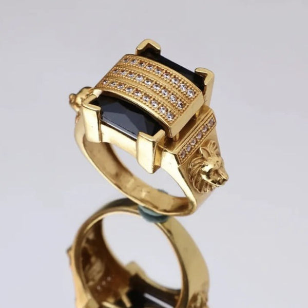 Anillo de Oro Laminado para Hombre con Diamantes Negros Incrustados