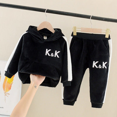Traje de Terciopelo Dorado para Niños - Image 12