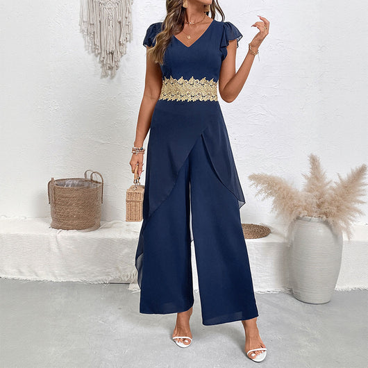 Jumpsuit Elegante con Escote en V y Detalles de Encaje