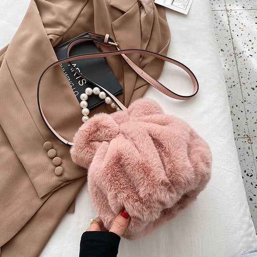 Bolso Mensajero de Peluche con Perlas para Mujer - Diseño Trendy e Instagrameable - Image 5