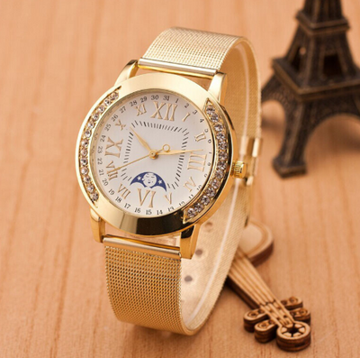 Reloj Dorado con Doble Fila de Diamantes y Números Romanos Resistente al Agua - Image 5