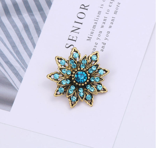Broche Floral Dorado Vintage con Cristales y Brillantes - Image 5
