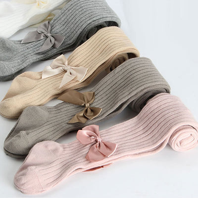 Calcetines infantiles con moño elegante