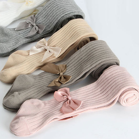 Calcetines infantiles con moño elegante