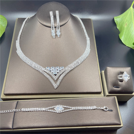 Conjunto de Joyas Luxury con Strass: Aretes, Collar, Anillo y Pulsera - Image 8