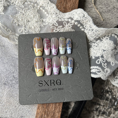 Uñas Decoradas con Arte Graffiti Pintado a Mano - Image 8