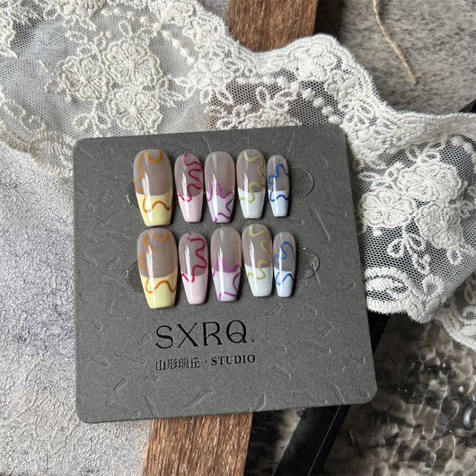 Uñas Decoradas con Arte Graffiti Pintado a Mano - Image 8