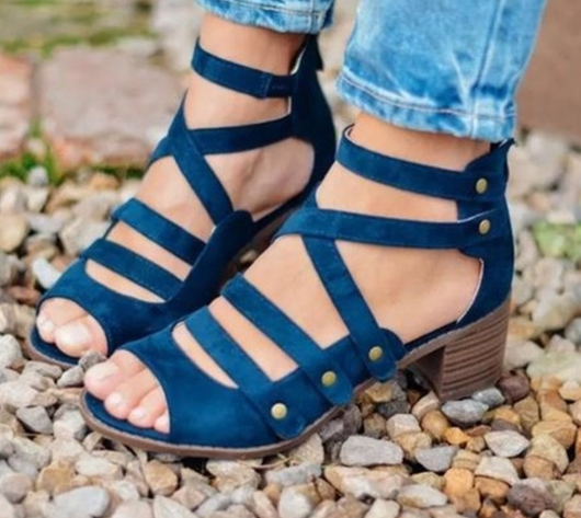 Sandalias Oversized con Tachuelas - Image 10