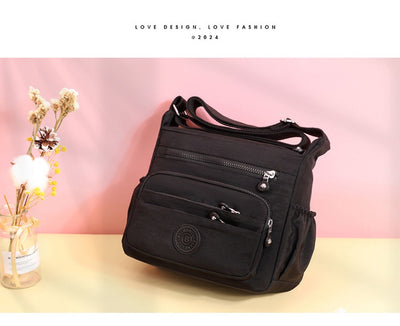Bolsa Crossbody de Nylon Ligera con Gran Capacidad - Image 23