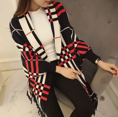 Capa Poncho Escocés con Borlas - Abrigo Elegante para Mujer - Image 2