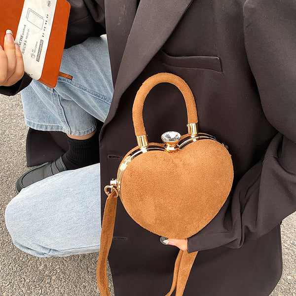 Bolso Mensajero Portátil con Corazón - Diseño Retro Minimalista