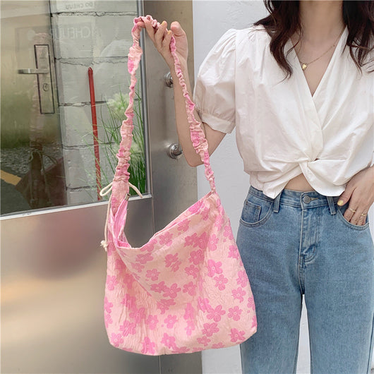 Bolso de Hombro con Pliegues y Correa Ajustable