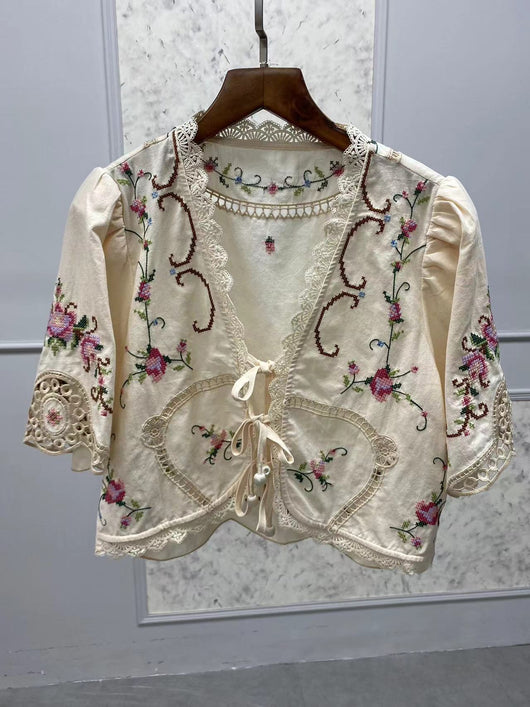 Blusa Tejida con Encaje Floral y Cuello en V - Image 9