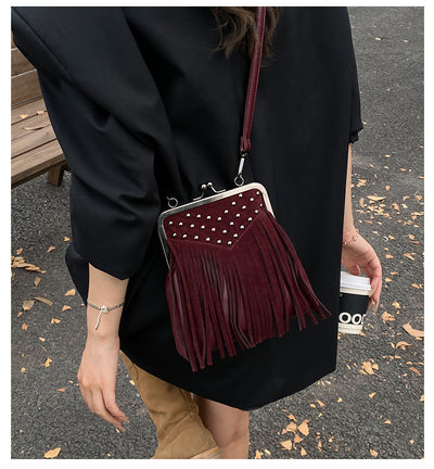 Bolsa Retro de Hombro para Mujer con Remaches y Borlas - Image 9