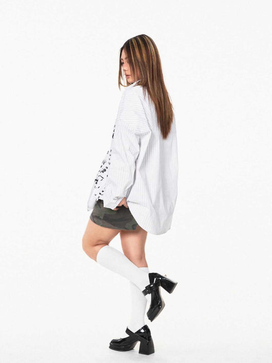 Camisa Larga Estampada a Rayas con Letras para Mujer - Image 4