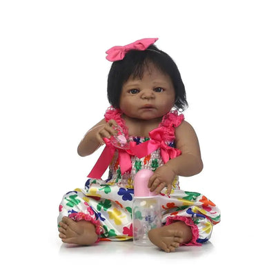 Muñeca Bebé Realista de Piel Oscura - Image 7