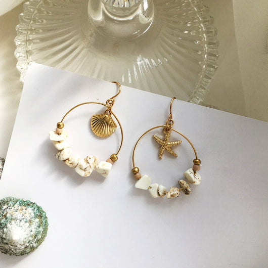 Aretes Estrella de Cinco Puntas en Metal Salvaje con Concha Marina