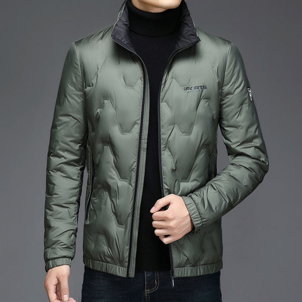 Chaqueta con cuello bajable y letras geométricas en relieve