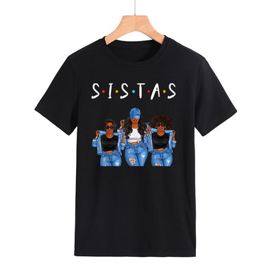 Playera Denim Sistas Three con Estampado Girly de Manga Corta - Image 17
