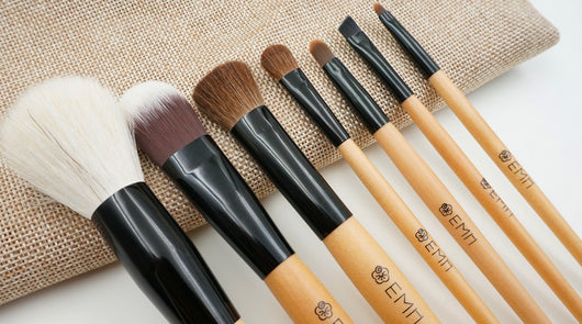 Set de Brochas de Maquillaje Profesional con Estuche de Cuero - Image 4