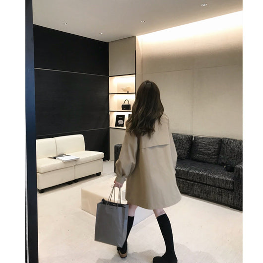 Chaqueta Cortaviento Khaki con Mangas Linterna para Mujer - Image 3