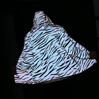 Gabardina Reflectante con Patrón Cebra - Image 6