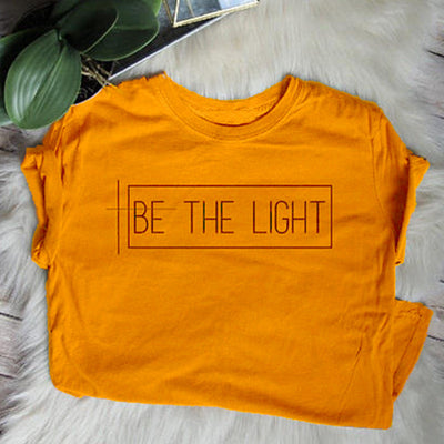 Camiseta Unisex Estampado 'BE THE LIGHT' - Casual y Versátil