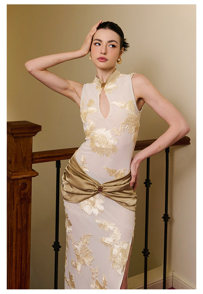 Vestido Elegante Negro con Flores en Malla y Detalles Fruncidos - Image 15