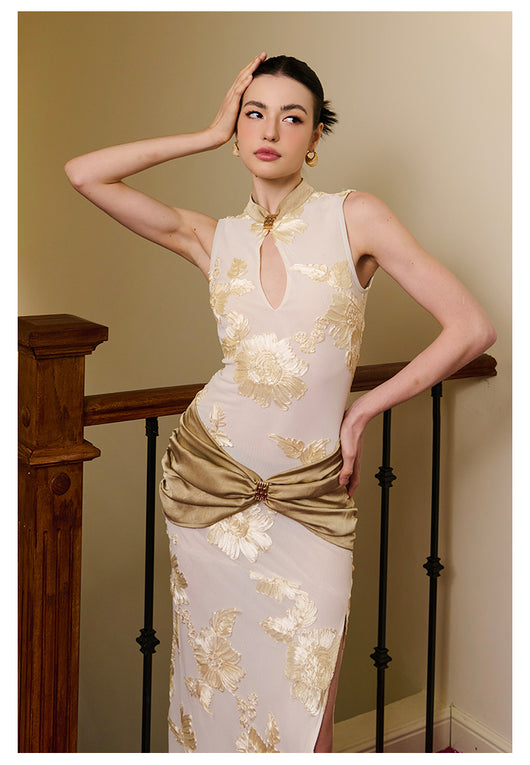 Vestido Elegante Negro con Flores en Malla y Detalles Fruncidos - Image 15