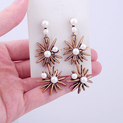Aretes de Perla y Aleación - Diseño Floral Elegante - Image 3