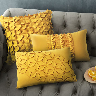 Cojín Decorativo Neoclásico Amarillo Hecho a Mano con Costura y Pliegues Artesanales