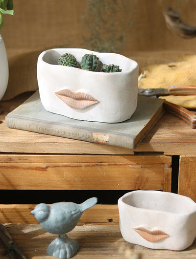 Maceta de Cemento Abstracta con Labios Grandes - Arte Decorativo Moderno - Image 14