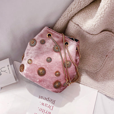 Bolso de Terciopelo Tipo Bucket para Mujer - Image 6