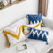 Almohada Decorativa Geométrica con Bordado Tufado