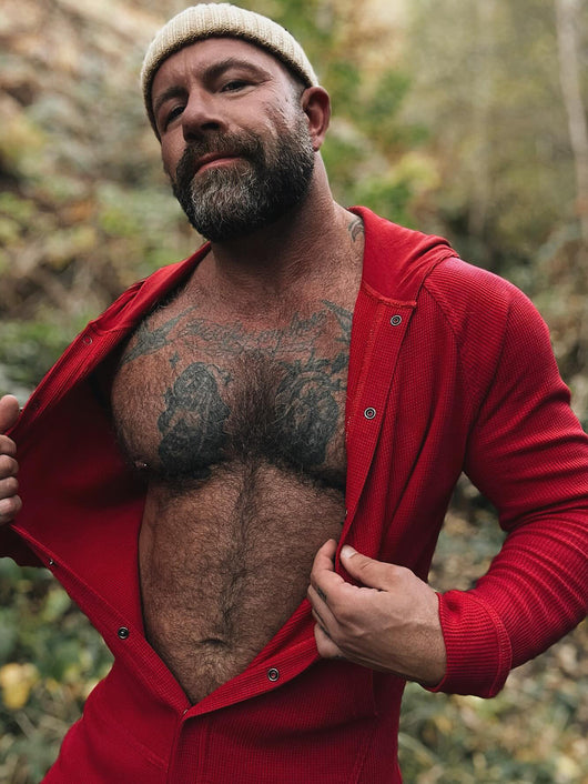 Pijama Enterizo Rojo con Capucha y Botones Frontales - Image 3