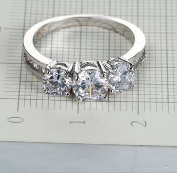 Anillo de Diamante Clásico para Mujer - Joya Heroína - Image 4