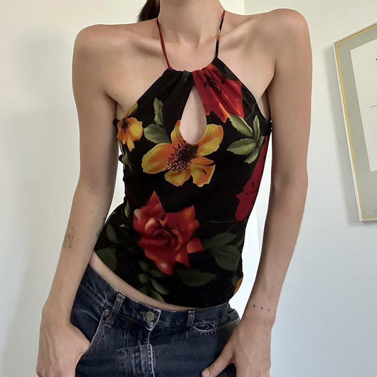 Top Halter Personalizado Slim Fit Escotado con Detalles Calados - Image 15