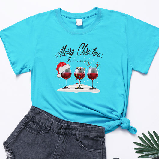 Playera Navideña con Estampado de Tres Copas de Vino - Image 11