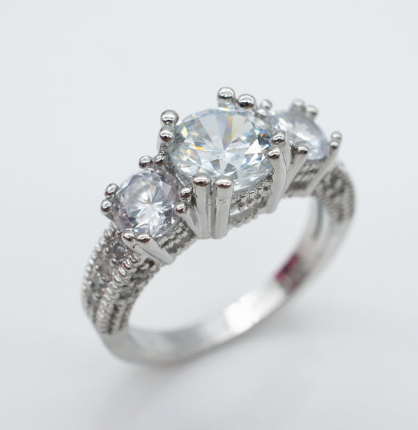 Anillo de Compromiso con Circonita Incrustada - Diseño Europeo y Americano
