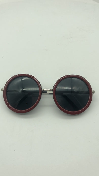 Big round sunglasses with black frames and dark lenses, featuring silver-colored temples. - Image 12