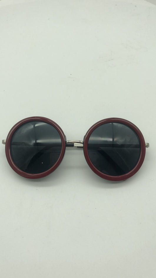 Big round sunglasses with black frames and dark lenses, featuring silver-colored temples. - Image 12